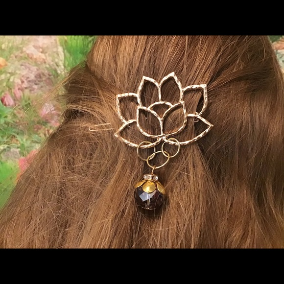 Gold lotus swavorski crystal charm hair pin clip - Picture 5 of 7